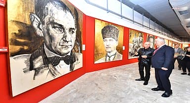 İzmir'de "Atatürk: İz Bırakan İlkler Dev Portreler" sergisi açıldı