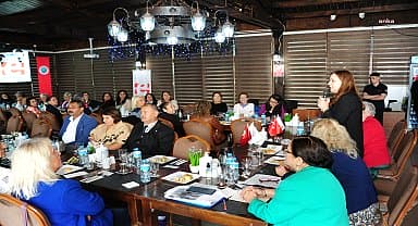 İzmir kadın politikaları Balçova'da konuşuldu
