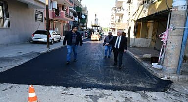 İzmir Karabağlar 'da asfaltlama çalışmaları sürüyor