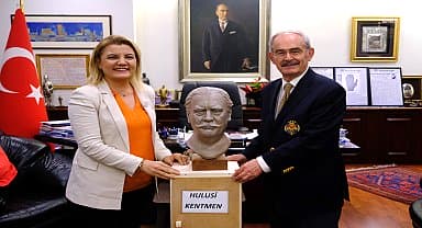 İzmit Belediye Başkanı Hürriyet'ten Eskişehir Büyükşehir Belediye Başkanı Büyükerşen'e teşekkür ziyareti