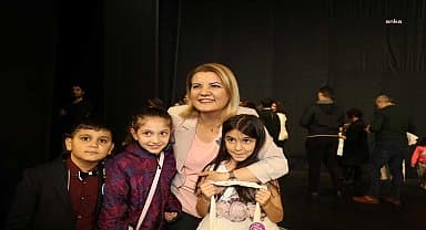 İzmit Belediyesi Çocuk Sinema Okulu öğrencilerinden, Dünya Çocuk Hakları Günü'nde unutulmaz gala