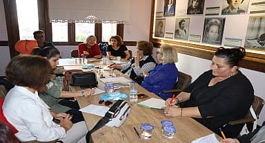 İzmit Belediyesi Zübeyde Hanım Konağı'nda yaratıcı yazarlık atölyesi başladı