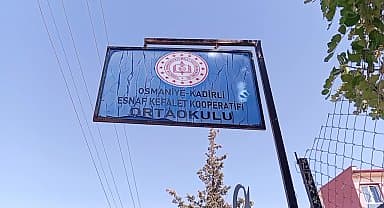 Kadirli'de 15 öğrenci yedikleri gofretten zehirlenme şüphesiyle hastaneye kaldırıldı