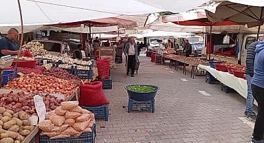 Kadirli semt pazarında satış yapan kuruyemişci: "Bir ceviz 4 lira çekerse vatandaş nasıl alacak?"