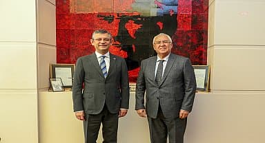 Karabağlar Belediye Başkanı Muhittin Selvitopu'dan Özgür Özel'e 'hayırlı olsun' ziyareti