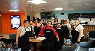 Karşıyaka'da duyma engelli şefler vegan mutfağı deneyimledi