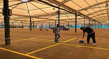 Karşıyaka'da pazar yerlerine kış bakımı yapıldı