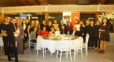 Kartal Belediyesi'nden kreş öğretmenlerine kutlama yemeği