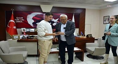 Kdz. Ereğli Belediye Meclisi, Vücut Geliştirme Avrupa Şampiyonunu Cumhuriyet Altını ile ödüllendirdi