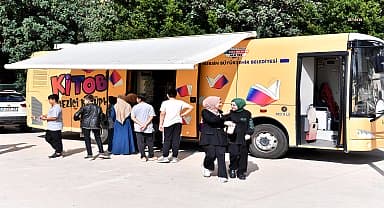 Kitobüs, okuma alışkanlığı kazandırmak amacıyla Mersin'i geziyor