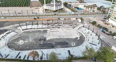 Kumluca Atatürk Stadyumu'nda çalışmalar hızla sürüyor