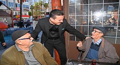Kumluca Belediye Başkanı Köleoğlu'ndan ücretsiz kek ve çay ikramı