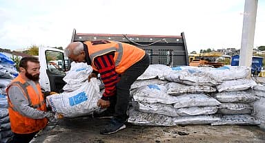 Kuşadası Belediyesi ihtiyaç sahiplerine yakacak desteğinde bulunmaya başladı