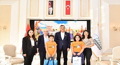 Lösemili çocuklardan Esenyurt Belediye Başkanı Bozkurt'a ziyaret