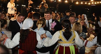 Makedon Müzik ve Folklor Festivali, Karşıyaka'da dostluk rüzgarları estirdi