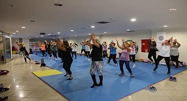 Marmaris Belediyesi kadınlara yönelik ücretsiz sabah spor etkinliği başlattı