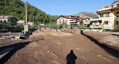 Marmaris Belediyesi, yol yenileme çalışmalarına devam ediyor
