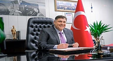 Menderes'te öğrencilerin cebi de yüzü de gülüyor