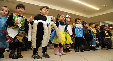 Minik öğrencilerden Kartal Belediyesi'nde çevreci defile