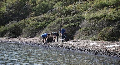 Muğla Büyükşehir, Gökova Körfezi'nden günlük 3 bin 420 kg çöp topladı