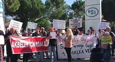 Muğla'da vatandaşlar DSİ önünde 'su hakkı' eylemi yaptı