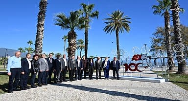 Muhittin Böcek, Finike Cumhuriyet Meydanı'nı gezdi