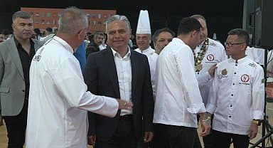 Muratpaşa Belediye Başkanı Uysal, Gastroantalya'yı ziyaret etti