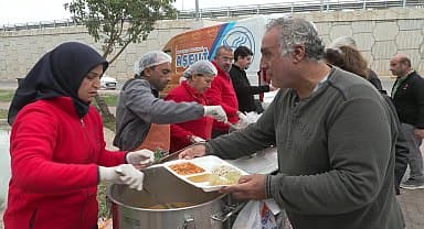 Muratpaşa Belediyesi, komşu sofraları kuruyor