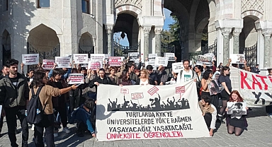 Öğrencilerden İstanbul Üniversitesi önünde “YÖK” protestosu