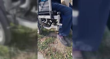 Sinop'ta, mağdur olduklarını söyleyen engelli vatandaşlar, Kent Meydanı'nın engellilere göre yeniden düzenlenmesini istedi