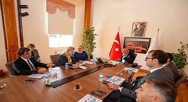 Soyer: "İzmir'de yapılanlar ülkenin geri kalanına rehber oluyor"