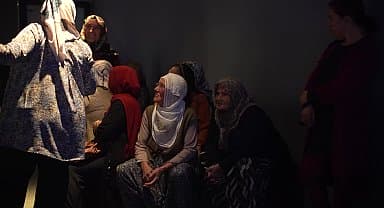 Tarsus Belediye Başkanı Bozdoğan, Tarsuslu kadınlarla birlikte Atatürk filmini izledi