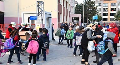 Tepebaşı Belediyesi'nin çocuklar için gıda desteği sürüyor