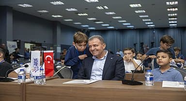 Vahap Seçer, Çocuk Meclisi'nin Açılış Töreni'ne katıldı