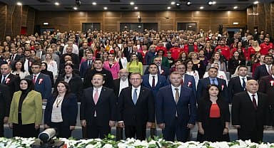 Vahap Seçer, öğretmenler günü kutlama programına katıldı