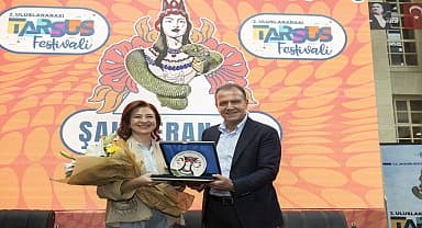 Vahap Seçer, Uluslararası Tarsus Festivali'nin son gününde de coşkuya ortak oldu