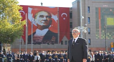Yılmaz Büyükerşen'den 10 Kasım mesajı