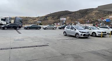 Yozgat'ta havalar soğuyunca sürücüler yazlık lastiklerini kışlıklarla değiştirmeye başladı