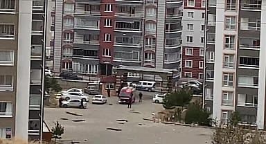 Yozgat'ta şiddetli rüzgar evlerin çatılarını uçurdu