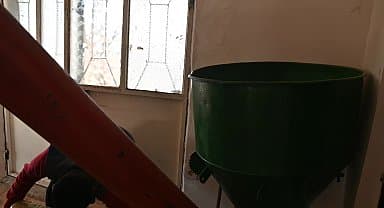 Yozgat'ta tarım alanında yetişen Aspir bitkisinden elde edilen yağı yemeklerde, posası da hayvan yemi olarak kullanılıyor