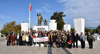 5 Aralık Dünya Kadın Hakları Günü dolayısıyla Fethiye Beşkaza Meydanı'nda tören yapıldı