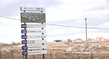 Aksaray'da 2017'den bu yana Toki konutlarını bekleyen hak sahipleri, mağduriyetlerinin giderilmesini istiyor