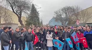 Aksaray Türk Metal Sen işçileri eylem yaptı: "Bize teklif edilen rakam yüzde 35'ti. Biz bu rakamı kabul etmiyoruz, mücadele edeceğiz"