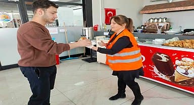 Atakum Belediyesi'nden öğrencilere ve esnafa sıcak çorba