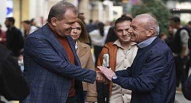 Başkan seçer, yeni yıl öncesinde Forum AVM ve Büyükşehir'in Yılbaşı Pazarı'nda vatandaşlarla bir araya geldi