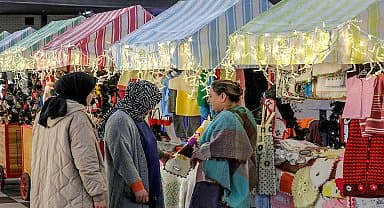 Bayraklılı kadınlardan 'yeni yıl' kermesi