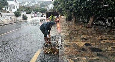 Bodrum Belediyesi ekipleri yağmur mesaisinde