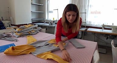 Burhaniye Halk Eğitim Merkezi'nde Gazzeli çocuklar için battaniye ve giysi dikiliyor