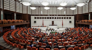 Çalışan emeklilere 5 bin lira ikramiye verilmesi TBMM Genel Kurulu'nda kabul edildi