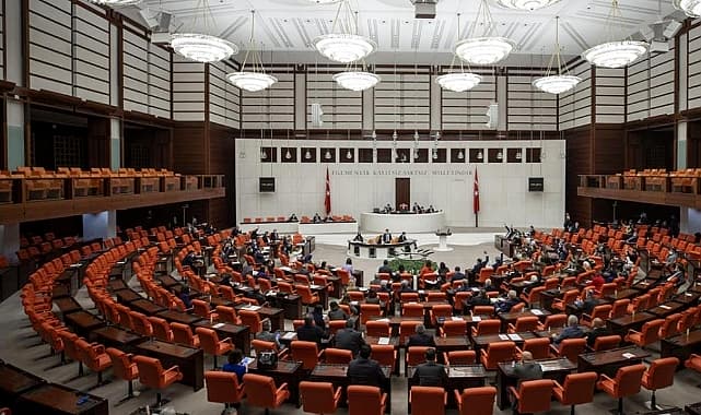 Çalışan emeklilere 5 bin lira ikramiye verilmesi TBMM Genel Kurulu'nda kabul edildi